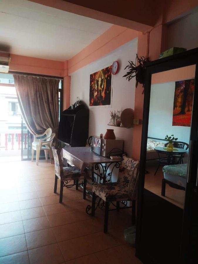 Artem'S Guesthouse Pantai Jomtien Bagian luar foto