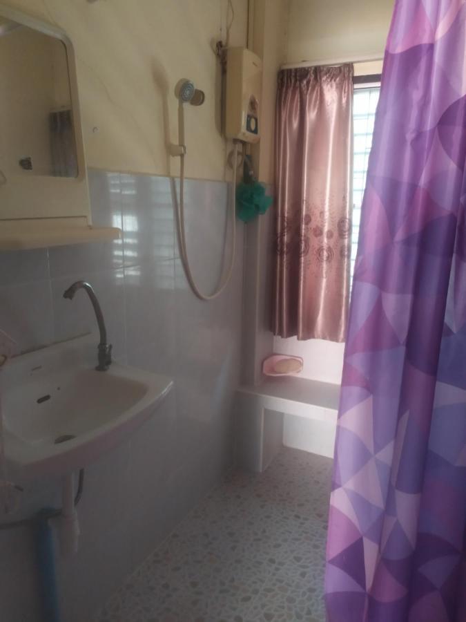 Artem'S Guesthouse Pantai Jomtien Bagian luar foto