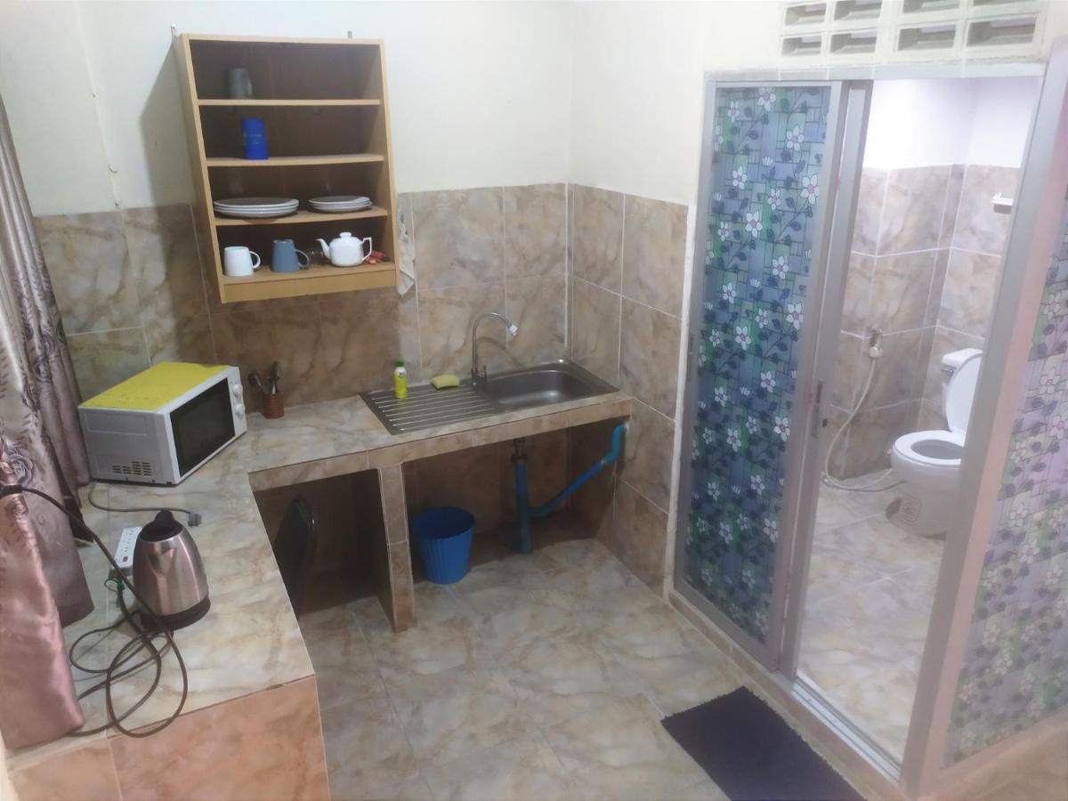 Artem'S Guesthouse Pantai Jomtien Bagian luar foto