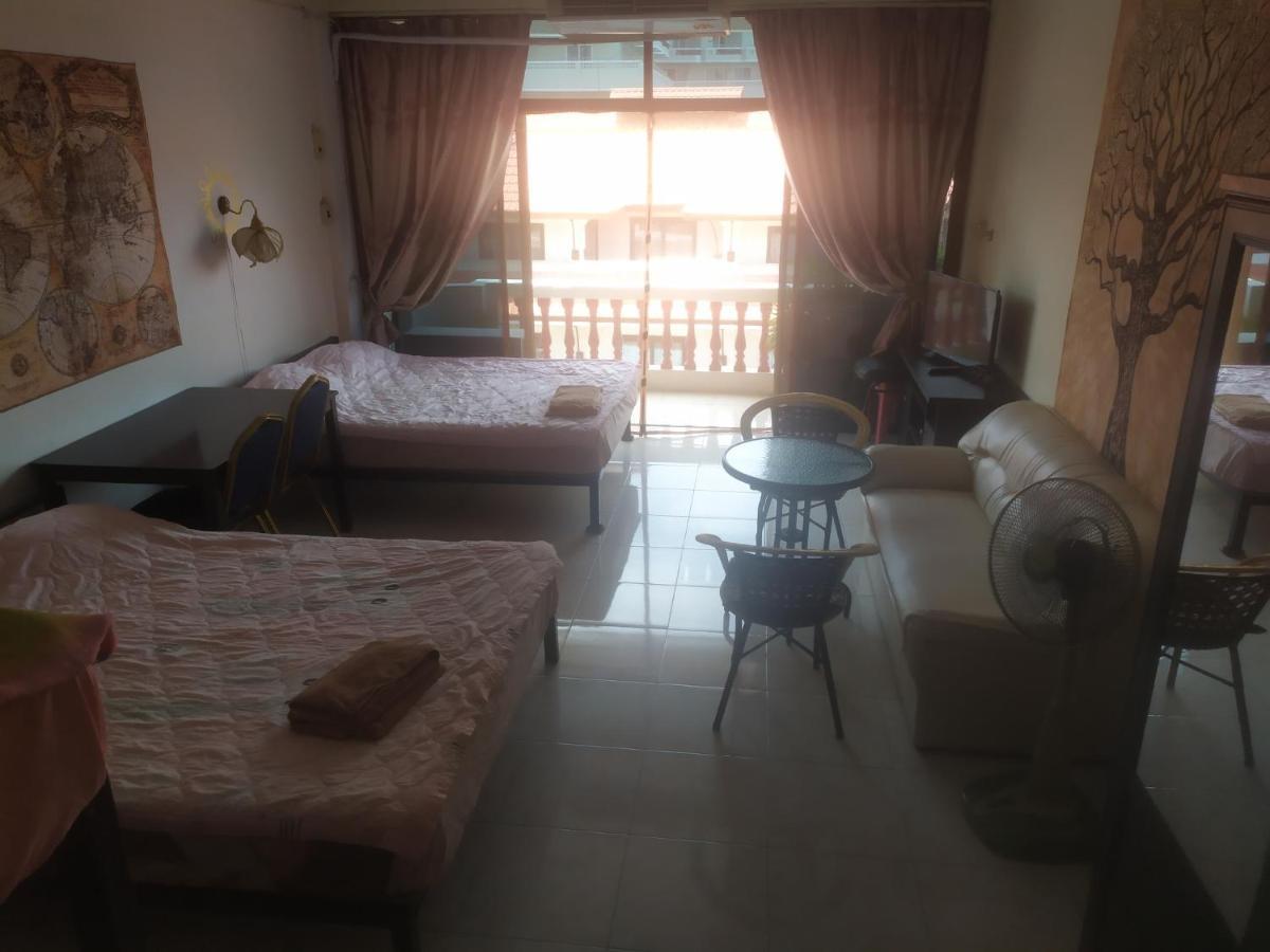 Artem'S Guesthouse Pantai Jomtien Bagian luar foto