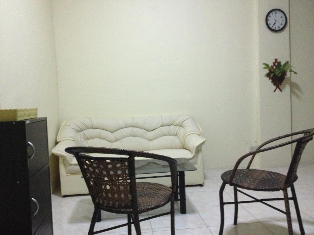 Artem'S Guesthouse Pantai Jomtien Bagian luar foto