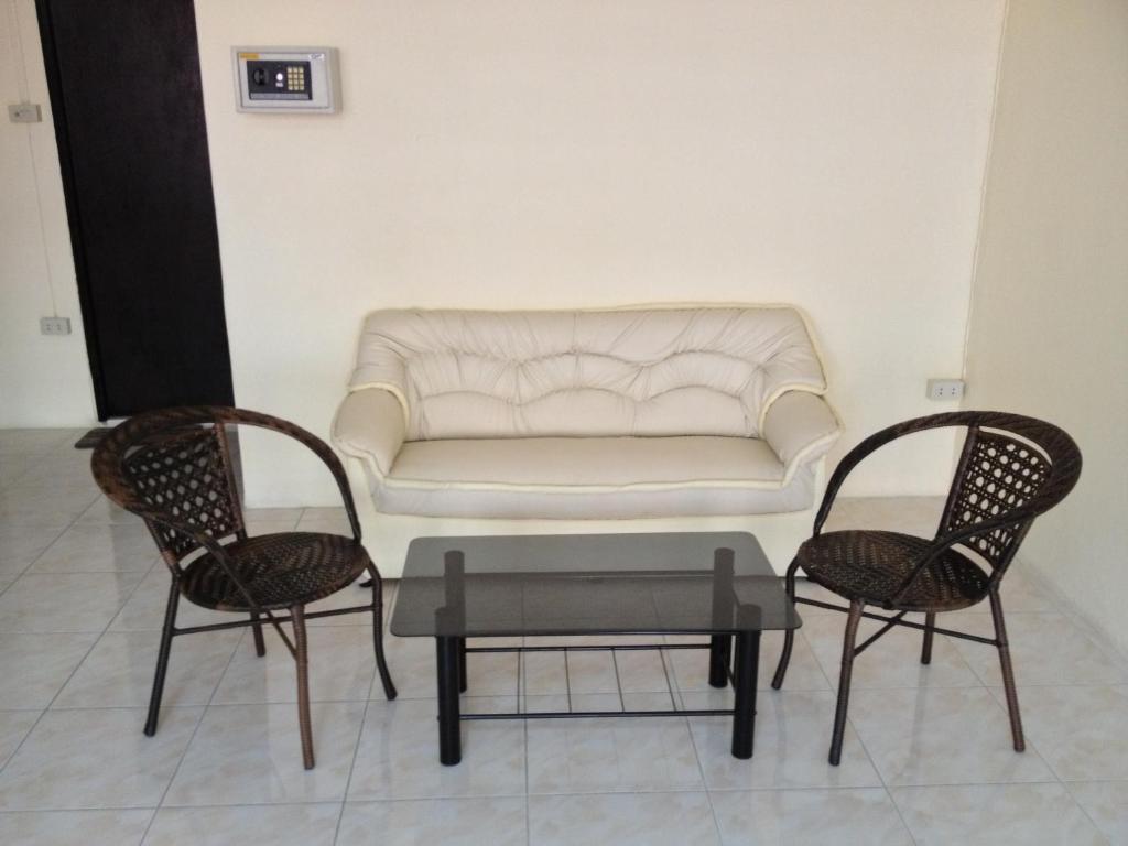 Artem'S Guesthouse Pantai Jomtien Bagian luar foto