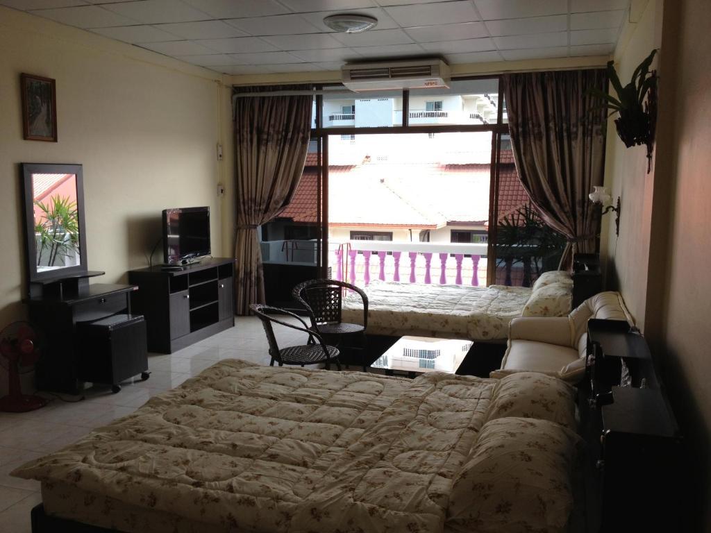 Artem'S Guesthouse Pantai Jomtien Bagian luar foto