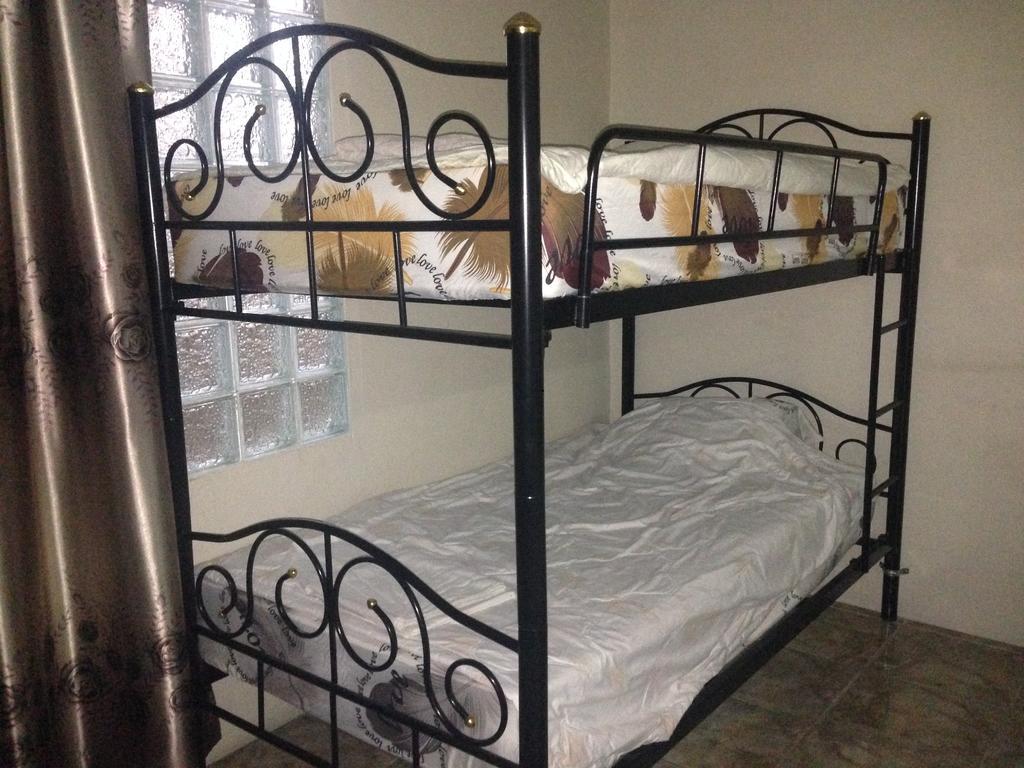 Artem'S Guesthouse Pantai Jomtien Bagian luar foto
