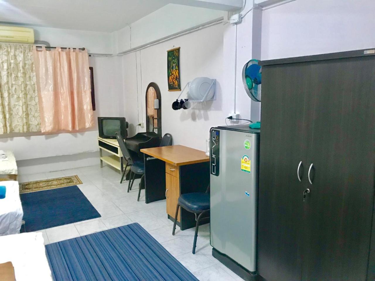 Artem'S Guesthouse Pantai Jomtien Bagian luar foto