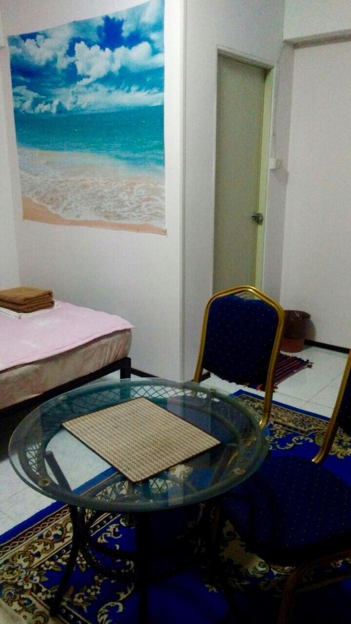 Artem'S Guesthouse Pantai Jomtien Bagian luar foto